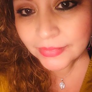 Meet your Posher, Edelmira